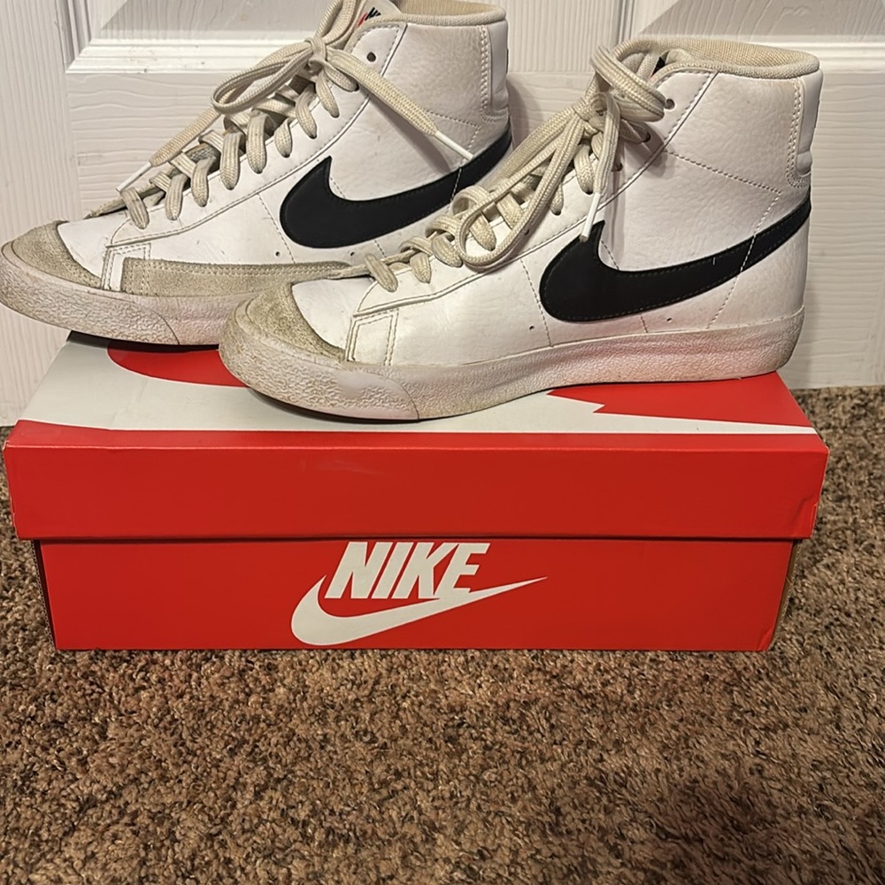 NIKE blazer mid ‘77 white and black Sneakers size 7y